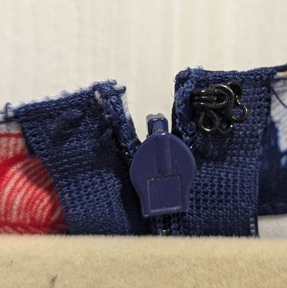 Yumi Kim Floral Belted Romper w Pockets - Picture 3 of 11